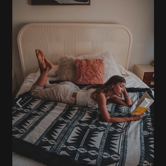 SpiritHoods Faux Fur Throw Blanket - Picture 7 of 7